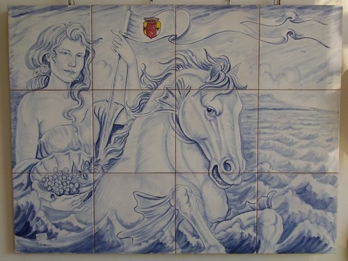 Ceramiche d-Arte di Albisola - Pannello dipinto con ninfa su un cavallo marino.